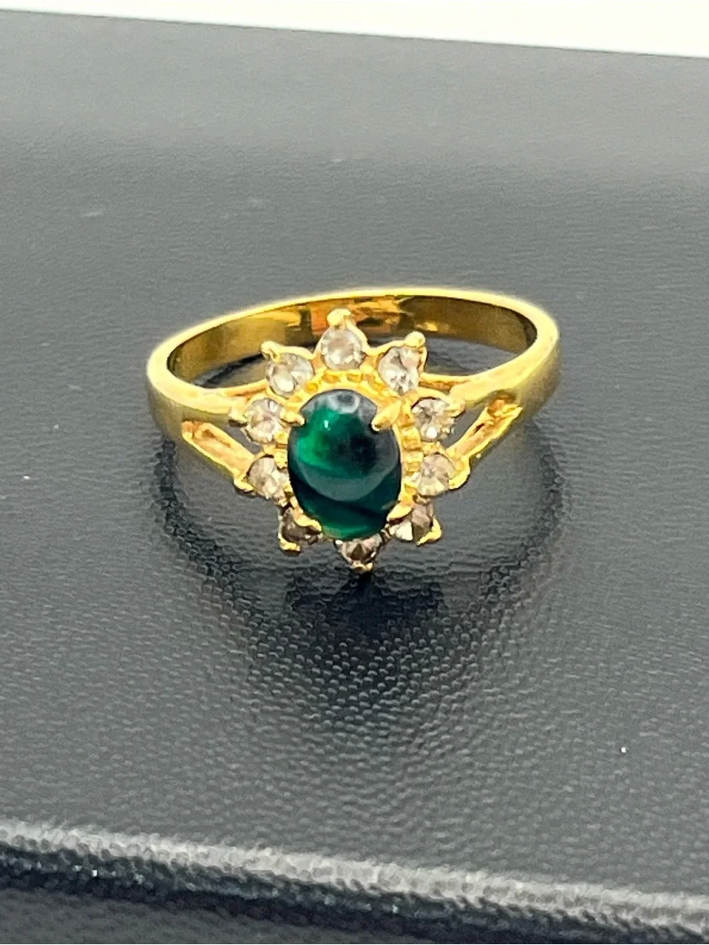 Costume jewelry green cabochon halo rhinestone gold tone ring size 6.5